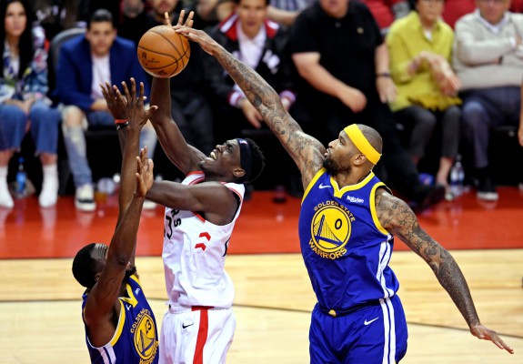 NBA: Golden State Warriors o învinge pe Toronto Raptors și restabilește egalitatea