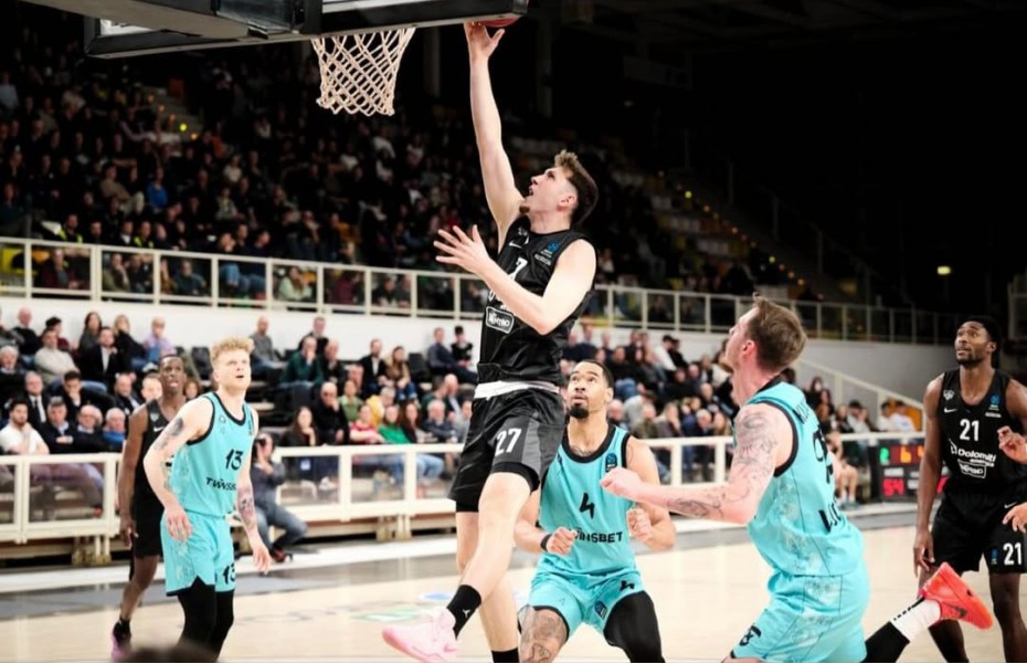 Denis Bădălău a semnat o nouă prestație curajoasă în EuroCup, în disputa cu BC Wolves