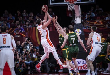 Spania câștigă un thriller contra Australiei și obține calificarea în finala Cupei Mondiale din China