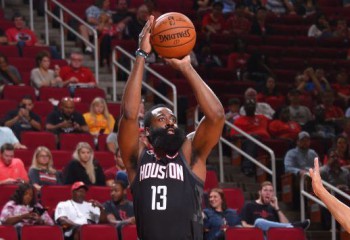 James Harden a început presezonul NBA cu un triple-double în 21 de minute. Video