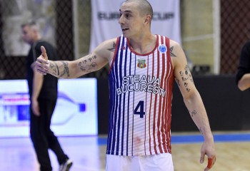 Andrei Mandache, surpriză din partea familiei și a colegilor de echipă chiar de ziua lui. Video