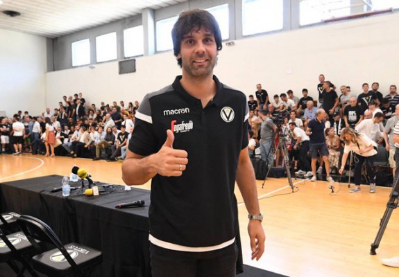 Milos Teodosic, spectaculos la debutul în primul eșalon al Italiei. Video