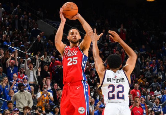 Ben Simmons înscrie primul coș de trei puncte din carieră. Video