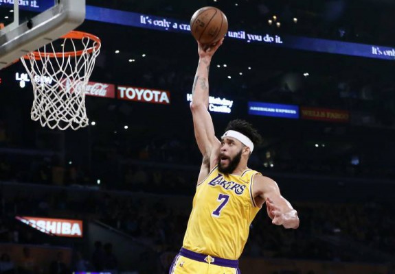 Javale McGee, din nou vedetă pe internet, după ce s-a prefăcut accidentat și apoi a marcat prin slam dunk