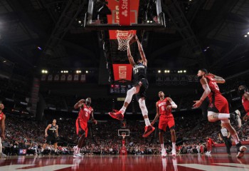 Giannis Antetokounmpo a debutat cu dreptul în noul sezon NBA