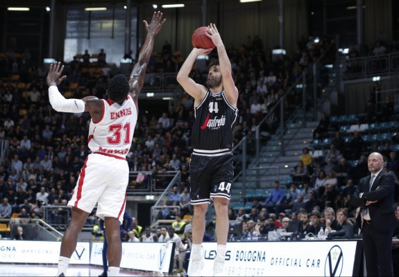 Milos Teodosic aduce victoria la sirenă pentru Virtus Bologna. Video