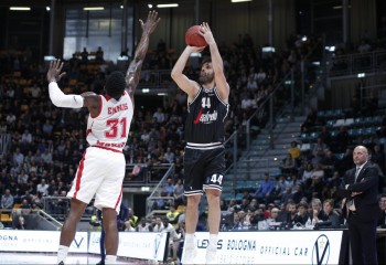 Milos Teodosic aduce victoria la sirenă pentru Virtus Bologna. Video