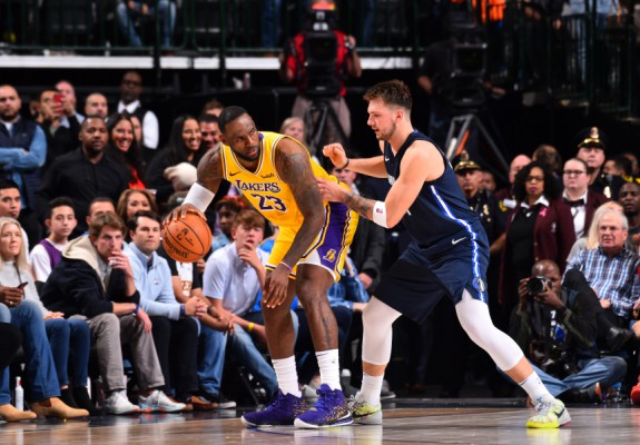 LeBron James și Luka Doncic au oferit un duel de zile mari, într-o partidă care s-a terminat după o repriză de prelungiri