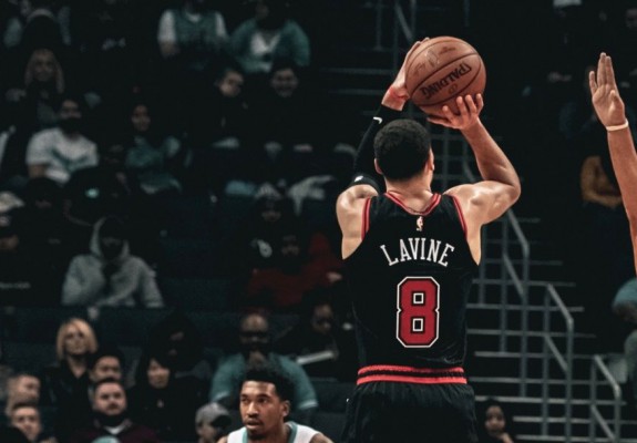 Chicago Bulls a înscris 6 puncte în ultimele 8 secunde ale meciului cu Charlotte Hornets și a obținut o victorie spectaculoasă