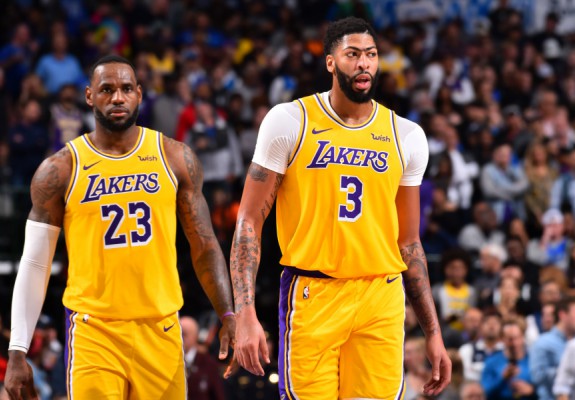 Anthony Davis a condus-o pe Los Angeles Lakers spre victorie în duelul cu fosta sa echipă