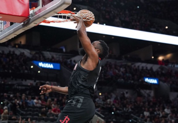 James Harden a avut un dunk anulat pe nedrept de arbitri în partida cu San Antonio Spurs. Video