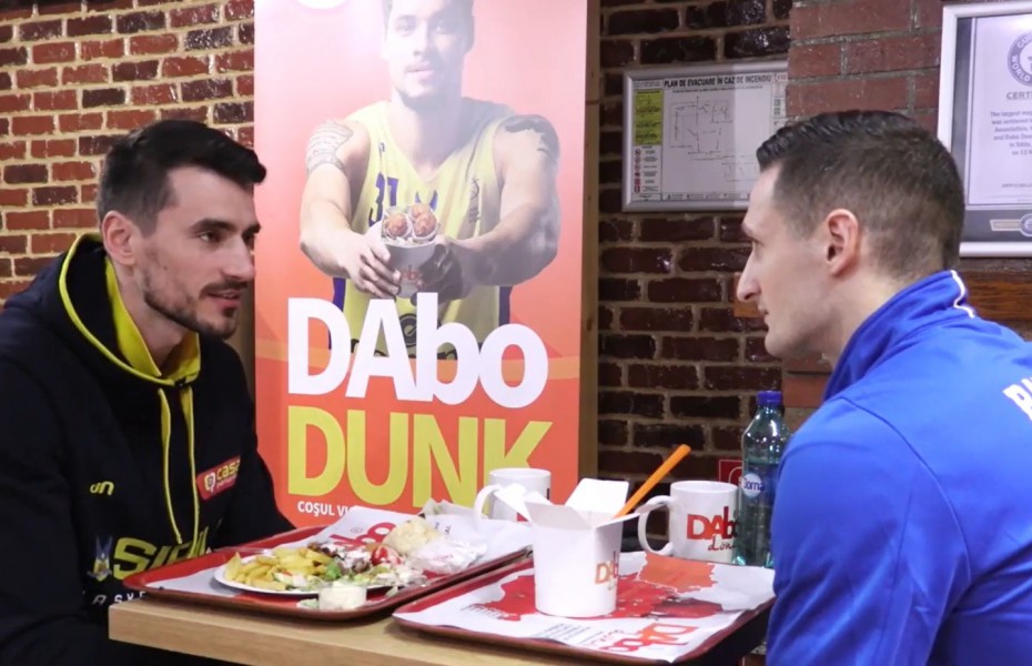 Radu Paliciuc și Mirel Dragoste, conversații în fast-food într-un spot publicitar. Video