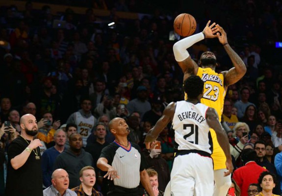 Clippers trece de Lakers și câștigă derby-ul orașului Los Angeles