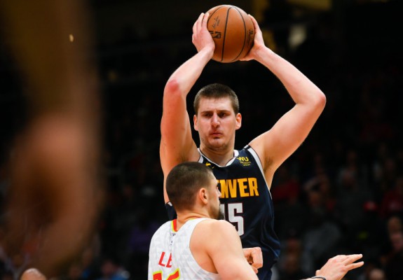 Career-high pentru Nikola Jokic în victoria cu Atlanta Hawks. Video