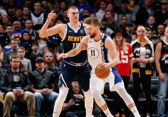 Domantas Sabonis, primul triple-double al carierei împotriva lui Nikola Jokic, Denver Nuggets. Video