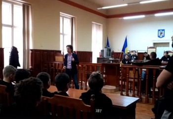 Juniorii lui U-BT Cluj au participat la un workshop de educație juridică cu reputatul judecător Cristi Dănileț. Video