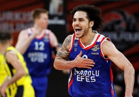 Shane Larkin va juca pentru naționala Turciei