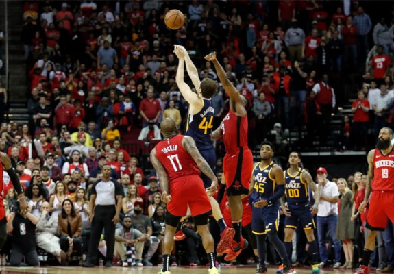 Bojan Bogdanovic, buzzer-beater de excepție în meciul cu Houston Rockets. Video