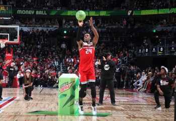 Buddy Hield a câștigat concursul de trei puncte la ultima aruncare. Video