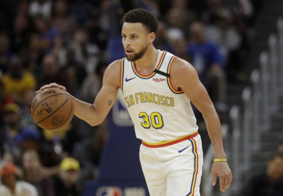 Stephen Curry a revenit pe parchet. Video
