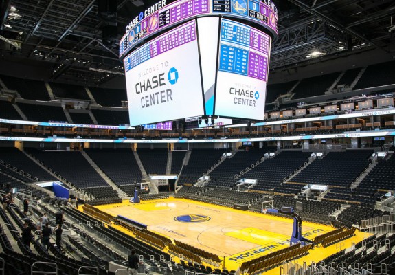 Golden State Warriors va juca cu porțile închise meciul cu Brooklyn Nets