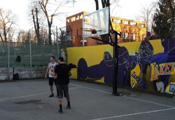 Omagiu adus lui Kobe Bryant pe terenul din Studențesc-Tei. Foto