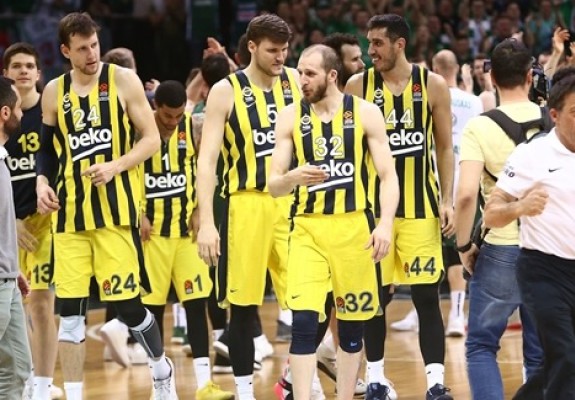 Șase membri ai echipei Fenerbahce suspecți de COVID-19
