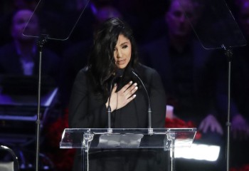 Vanessa Bryant cere o lege pentru reglementarea traficului cu elicopterul