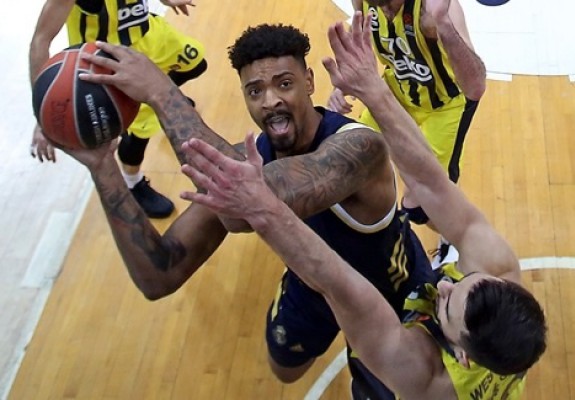 Jordan Mickey revine la Khimki Moscova