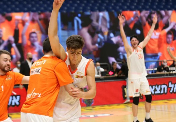 Maccabi Rishon s-a calificat în finala Ligii Israelului după un buzzer-beater spectaculos. Video