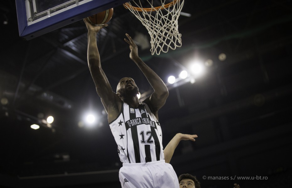Tony Easley rămâne în Italia