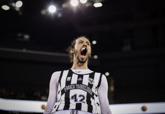 Jason Washburn continuă în Japonia
