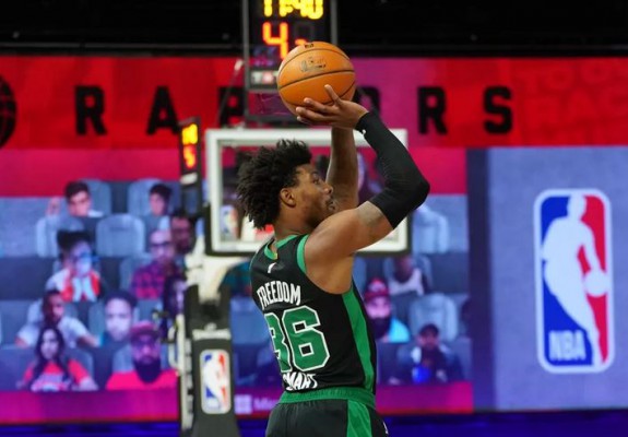 Boston Celtics a câştigat şi meciul 2 cu Toronto Raptors. Video
