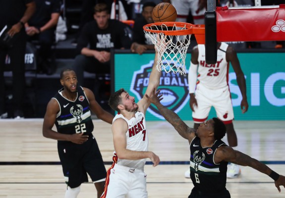 Miami Heat, victorie dramatică în meciul 2 al semifinalei cu Milwaukee Bucks. Video
