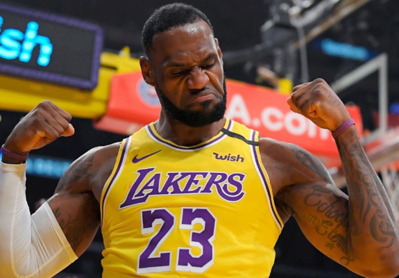 LeBron James devine jucătorul cu cele mai multe victorii în istoria playoff-ului NBA