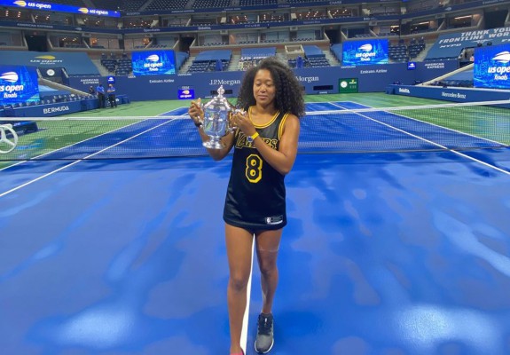 Naomi Osaka, tribut pentru Kobe Bryant după finala câştigată la US Open. Foto