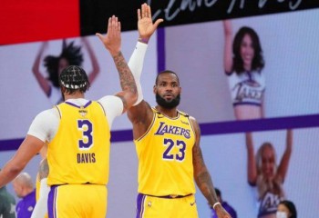 Los Angeles Lakers câştigă la scor primul meci al finalei NBA. Video