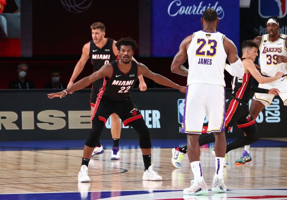 Los Angeles Lakers câștigă meciul 4 și este la un pas de titlu