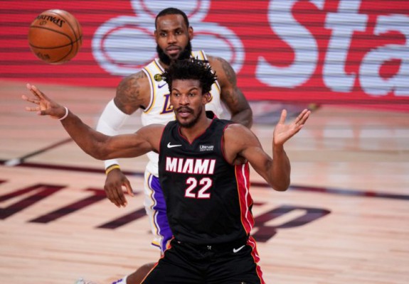 Miami Heat o învinge pe Los Angeles Lakers și prelungește lupta pentru titlu