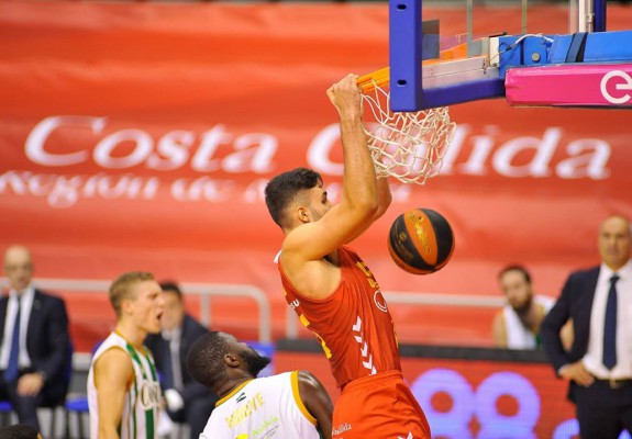 Emi Cățe, dunk spectaculos în ultimul meci din Liga ACB. Video