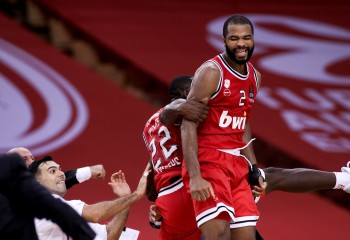 Olympiacos a câștigat în fața lui Maccabi Tel Aviv cu un buzzer-beater de la mare distanță. Video