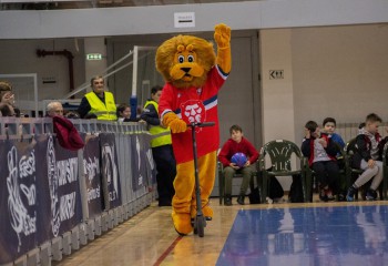 CSM CSU Oradea a pregătit cadouri speciale pentru oaspeţi