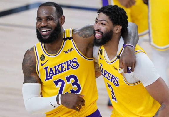 LeBron James și Anthony Davis și-au prelungit înțelegerile cu Lakers