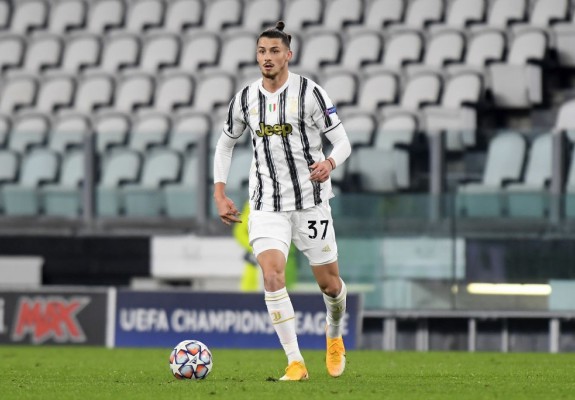 Radu, fiul fostei baschetbaliste Svetlana Drăgușin, a debutat la Juventus Torino