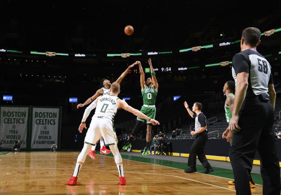 Victorii dramatice pentru Celtics şi Kings în faţa lui Bucks şi Nuggets. Video