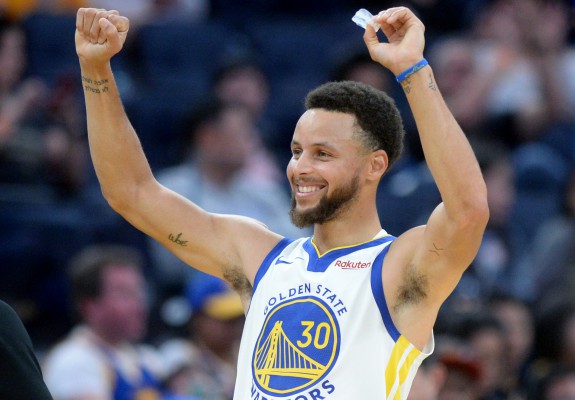 Steph Curry a trecut de 2.500 de coșuri de 3 puncte marcate în NBA