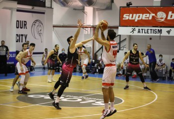 CSM Oradea trece la scor de Athletic Constanța